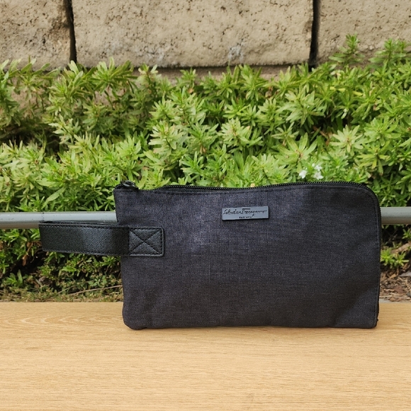 Salvatore Ferragamo Other - Salvatore Ferragamo Dark Gray Perfume Avianca Zip Around Bag Travel